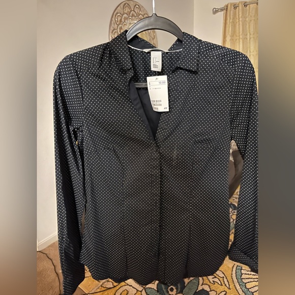 2 H & M button up blouses - Picture 4 of 5